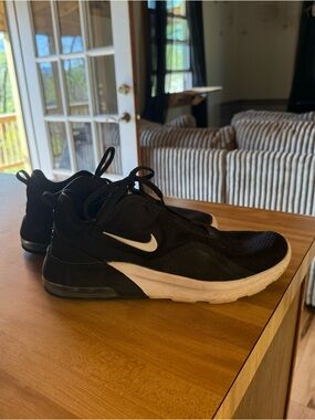 Nike Black and White Women’s Athletic Sneakers